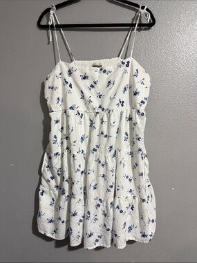 Abercrombie & Fitch White Sundress with Navy Floral Print with pockets